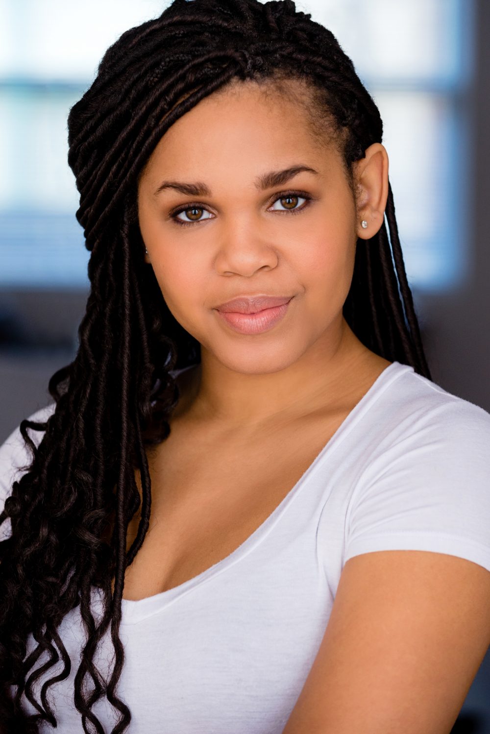 anastasia-edwards-actor-headshot-columbia-college